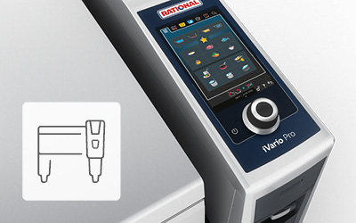 Acercamiento al panel de control con pantalla táctil y perilla giratoria del RATIONAL iVario Pro.