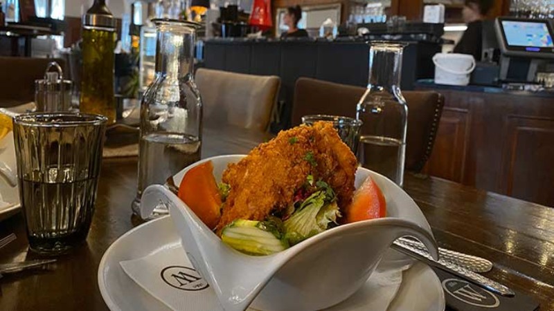 "Der Kerntemperaturfühler ist super, so lassen sich die Backhendl schnell frittieren und die Bedienung ist kinderleicht".