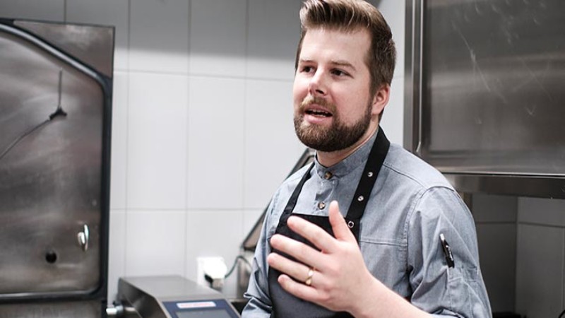 Freitags und samstags produzieren wir gleich für mehrere Tage. So garen wir im iVario Pro Teigwaren sowie Kartoffeln vor oder kochen darin Fonds, Apfelmus und Grundsaucen.