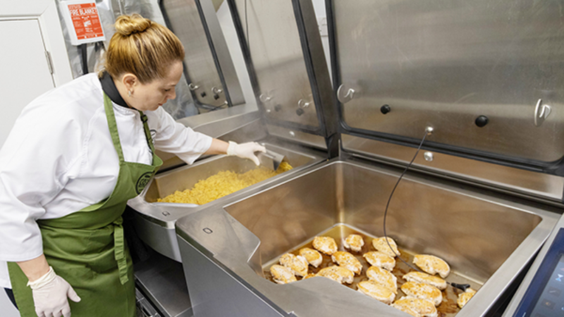 “ConnectedCooking is one of the most fantastic features. It’s so easy to add new dishes to the menu with it, and being able to remotely monitor the kitchen’s operation from my mobile lets me keep an eye on everything even when I’m not here.“