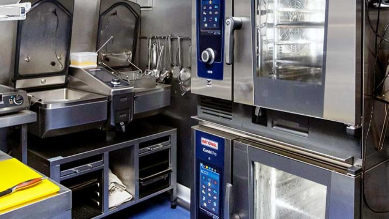 “With the iVario Pro I can be preparing stock, sauces or pie fillings in one pan – in a fraction of the time of the old equipment – while the other one is cooking pasta.“ 