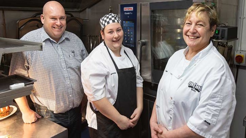 “With the iVario Pro I can be preparing stock, sauces or pie fillings in one pan – in a fraction of the time of the old equipment – while the other one is cooking pasta.“ 