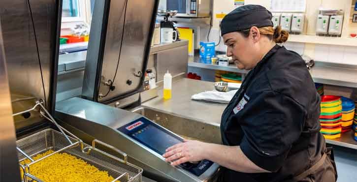 Cook in Charge Holly Charnock uses the iVario Pro to cook pasta and a cheese sauce for her mac and cheese recipe. Holly is using the digital screen on the iVario to set the program.