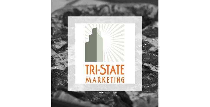 Logo de Tri-State Marketing sobre un fondo en escala de grises con una textura sutil.