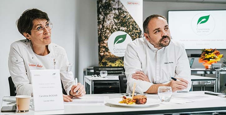 Jury évaluant un plat dressé lors d’un concours culinaire RATIONAL.