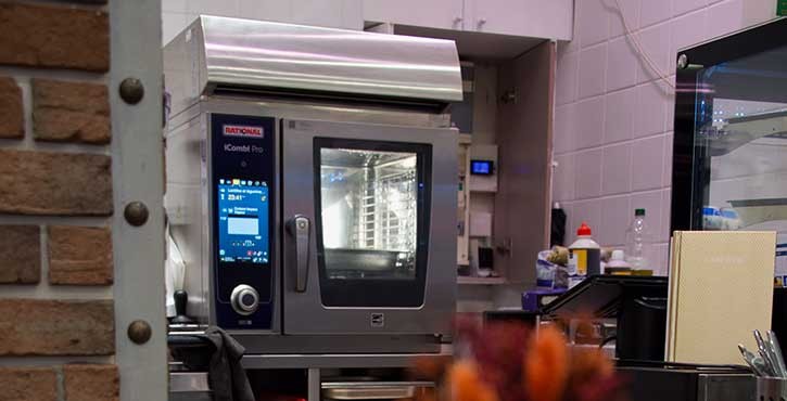 RATIONAL iCombi Pro XS four mixte dans la cuisine professionnelle compacte d’Au Bien Manger.
