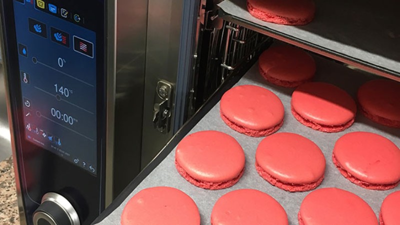 « Contrairement à la plupart des fours, avec l’iCombi Pro il n’y a pas besoin d’intervenir pour tourner la plaque ou bouger le produit, les cuissons sont parfaitement régulières » 