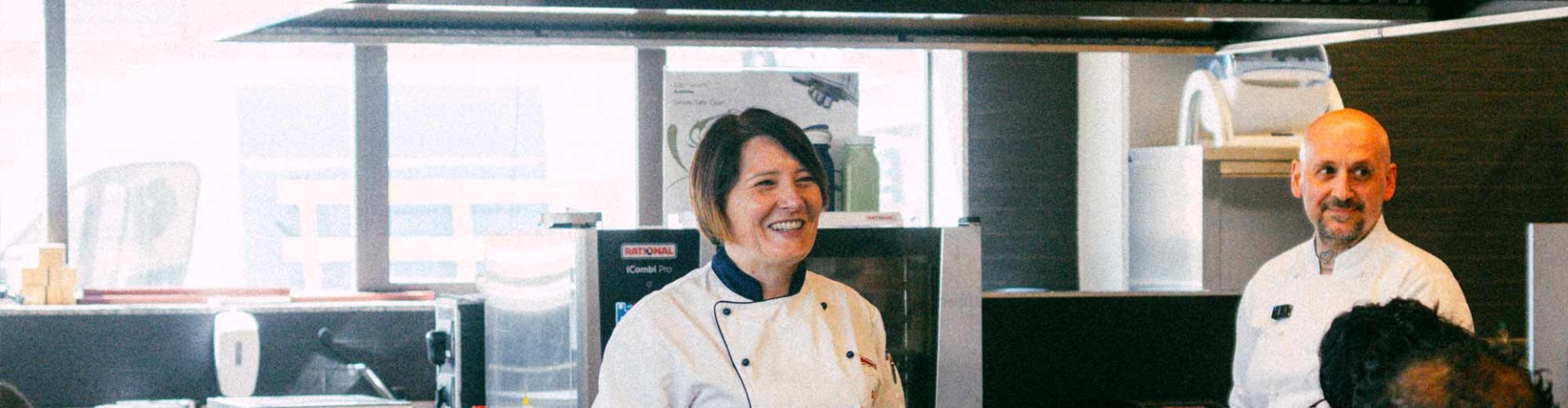 Formazione su misura per ristoratori e chef: tecnologia,<br>sicurezza e controllo per una cucina professionale consapevole.