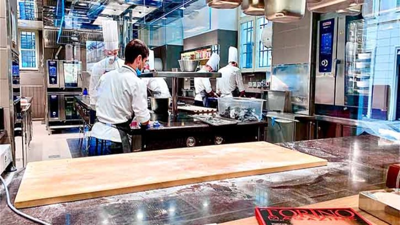 “Grazie a queste attrezzature siamo riusciti a cambiare, a velocizzare alcune dinamiche di servizio ed è stato un bel cambiamento, un bel modo di stare al passo con i tempi rispetto a quello che vogliamo offrire alla clientela.“