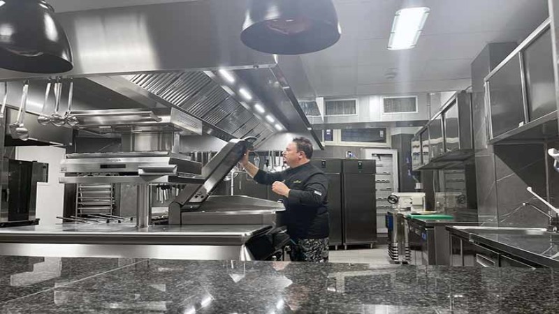 “Non dobbiamo più controllare le cotture come prima. Possiamo cuocere la carne la notte e trovarla pronta all’indomani.“