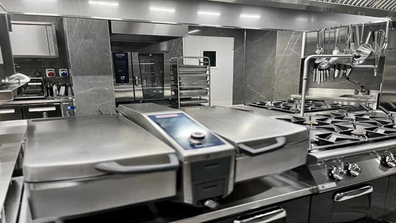 “Non dobbiamo più controllare le cotture come prima. Possiamo cuocere la carne la notte e trovarla pronta all’indomani.“