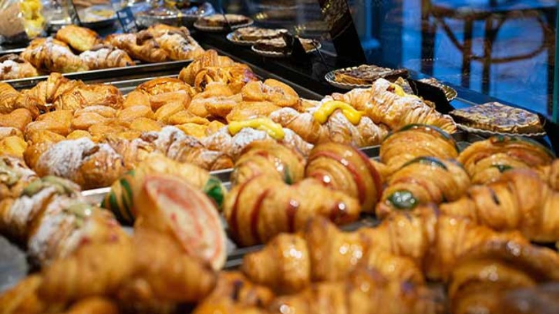 «Chi riesce a sfruttare al meglio la tecnologia cambia la propria vita. Il panettiere va sempre a controllare il forno. Per esempio, con RATIONAL una volta che si è salvato il programma, si riesce ad ottenere una cottura sempre omogenea e questo è un grandissimo valore aggiunto per un’attrezzatura, perché permette di sfornare tutto entro la giornata, di non spegnere il forno se un collaboratore va via e molto altro ancora.»