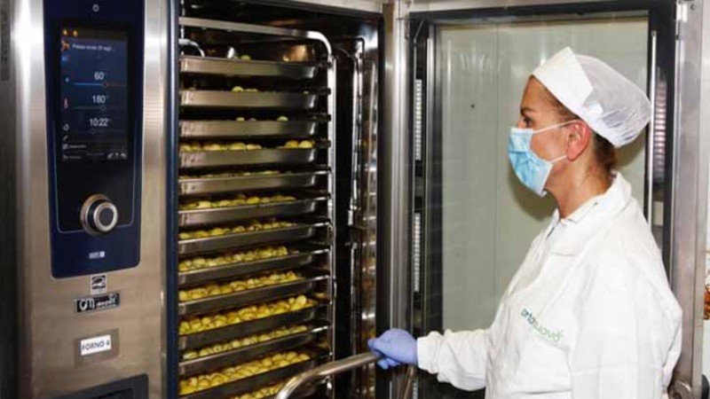 «La nostra filosofia è quella di poter proporre contorni pronti preparati quotidianamente, con materie prime di alta qualità e di replicare le medesime ricette e modalità di lavorazione tipiche della cucina casalinga»