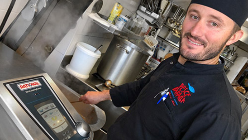 “Il VarioCookingCenter<sup>®</sup> ha cambiato l’organizzazione della cucina e ha abbattuto i costi legati al tempo in modo impressionante.“