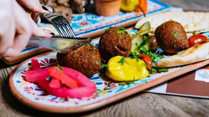 Restauracja Kaslik jest znana ze swojej gościnności i wysokiej jakości obsługi klienta. 