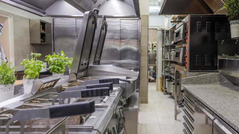 Restauracja New Corner specjalizuje się w kuchni śródziemnomorskiej z nutą regionalnych wpływów.