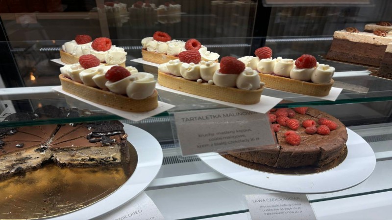 „Kompleksowo obsługujemy wesela i eventy, ale też produkujemy na potrzeby restauracji i sal“ - mówi Weronika Lorentowicz, współwłaścicielka marki. - „To wymaga dużej elastyczności i bardzo dobrze poukładanych procesów.“