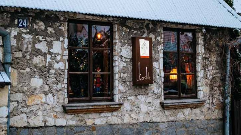 Restauracja Kaslik jest znana ze swojej gościnności i wysokiej jakości obsługi klienta. 