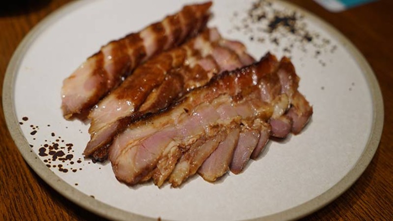 “使用传统的烧腊炉烹饪烧鹅费力且效率无法满足需求，我们发现了RATIONAL 莱欣诺<sup>®</sup> 的智能烹饪能够很好的与传统烹饪结合“