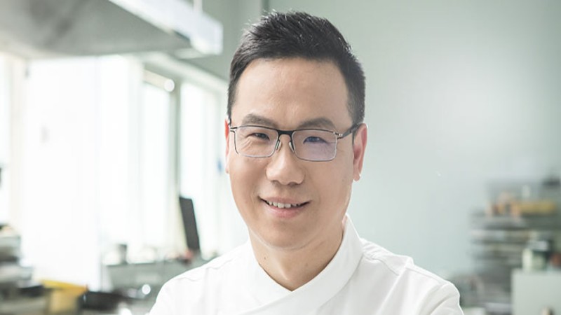 “用心做一道菜,是与食材交朋友,倾听它的声音。而有了RATIONAL莱欣诺的帮助,很好的解决了我们的人力问题,即使没有厨师背景的员工,也能够按照研发团队的设定,一键操作。“