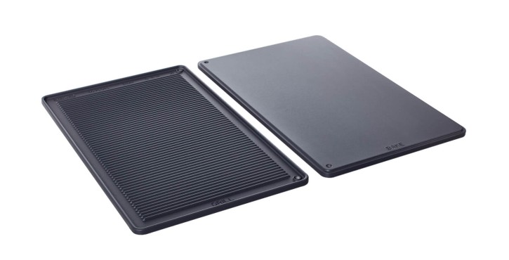 Two cooking trays: one smooth and one ridged for grilling and baking.