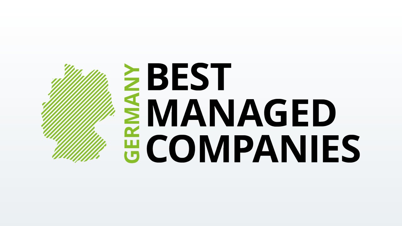 緑の地図と太字テキストが特徴のGermany Best Managed Companies賞ロゴ。