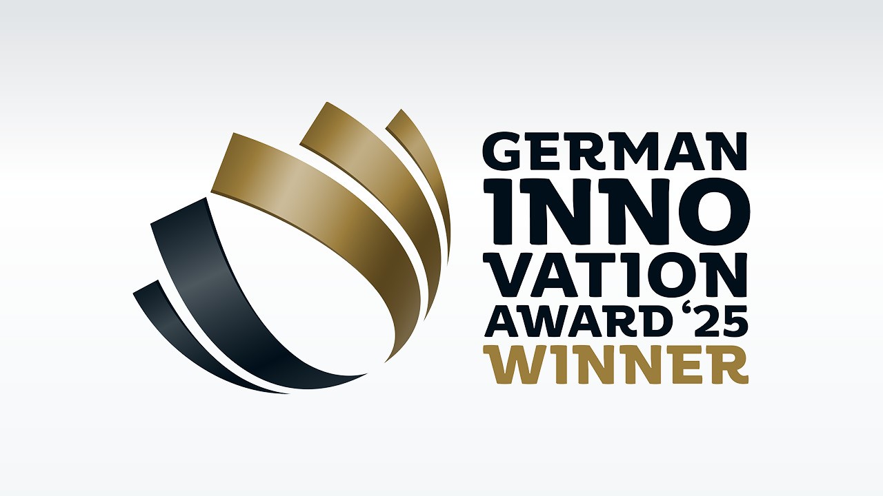 ゴールドとブラックの抽象デザインが施されたGerman Innovation Award 2025受賞ロゴ。