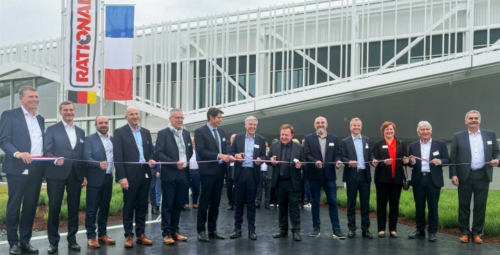 Un gruppo di dirigenti taglia il nastro all apertura del sito RATIONAL di Wittenheim.