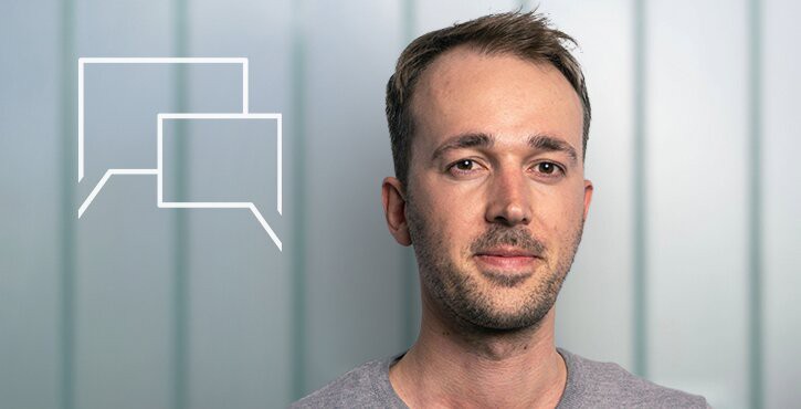 Ritratto di Robin Rehfeldt di Statista in ufficio moderno.