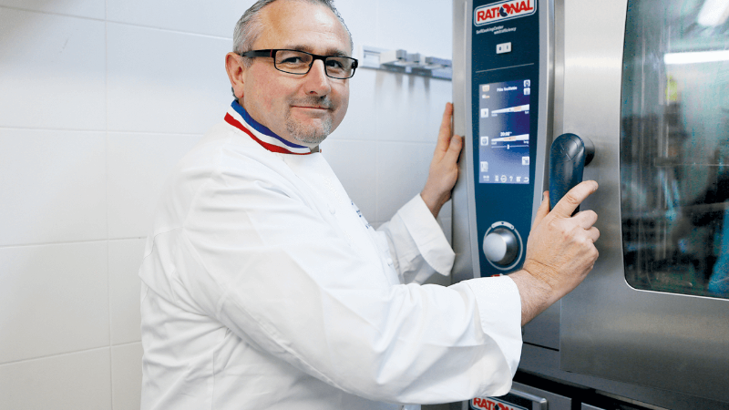 «Les appareils RATIONAL sont incontournables dans mon laboratoire, on ne pourrait pas s’en passer.»