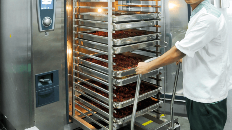 „Wydajność gotowania ryżu jest bardzo imponująca: z wykorzystaniem tradycyjnych sprzętów otrzymujemy 2,9 na kilogram, w SelfCookingCenter<sup>®</sup> 5 Senses są to 4 kilogramy“.