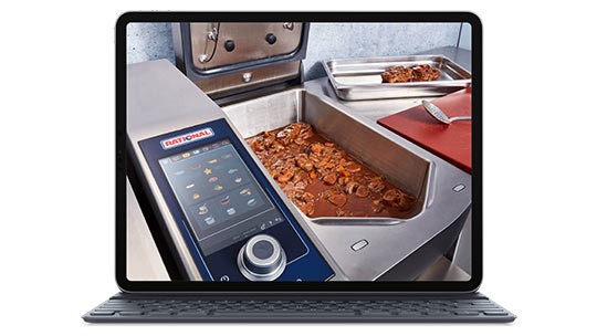 Screen displaying a Rational VarioCookingCenter with goulash in the cooking pan.