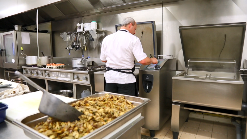 « Les produits cuisent uniformément. À l’arrivée, on a un produit qui ressort bien avec beaucoup moins de perte »