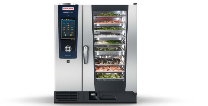 RATIONAL iCombi Pro 混合蒸锅多层装载各类食材，展示设备的高效混合装载与蒸制能力。