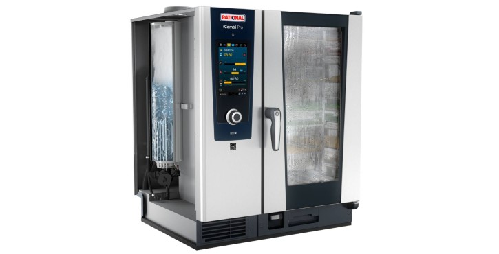 RATIONAL iCombi Pro 混合蒸锅展示侧置蒸汽发生器结构，蒸汽凝结在门板上清晰可见